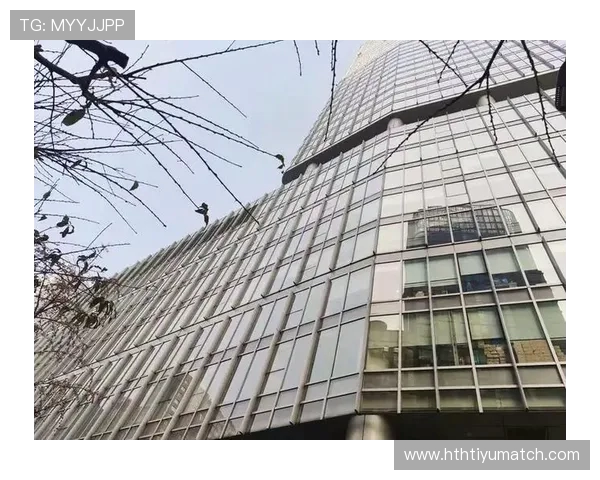 直接爆了！从主力沦为饮水机！年薪1900万季后赛场均2.7分，33岁恐面临退役，这比赛直接演成连续剧